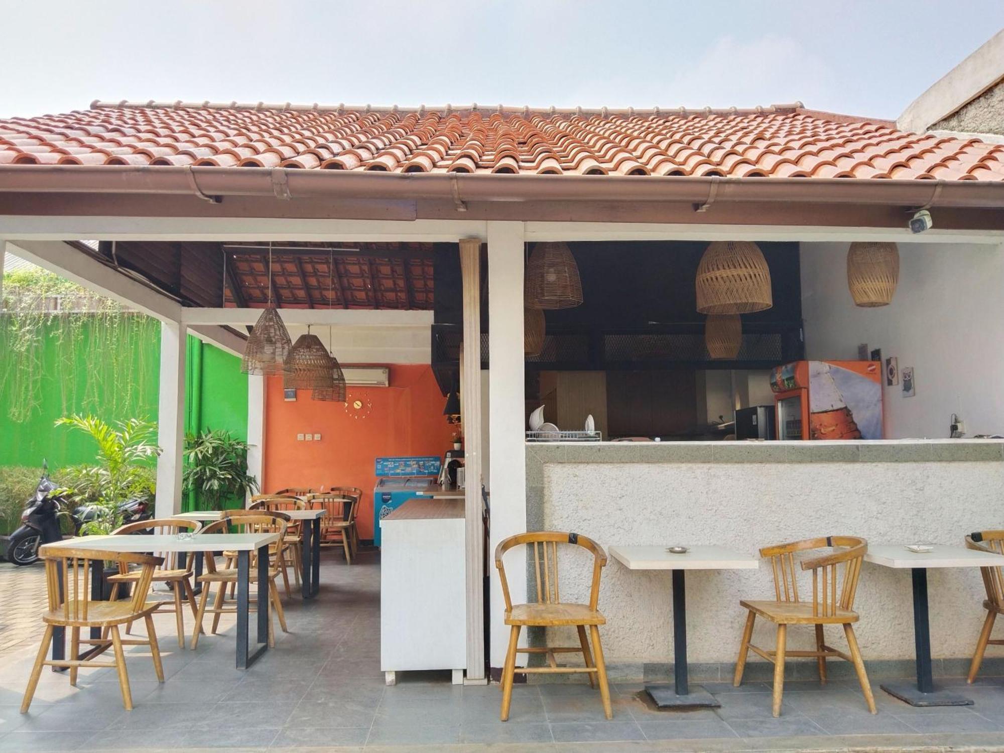 Dejati House Hotel Bekasi Eksteriør billede